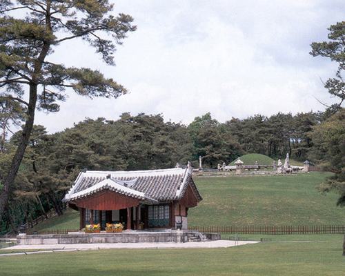 The Royal Mausoleum of King Sejong in Yeoju County, Gyeonggi-do (photo courtesy of Yeoju County Office)