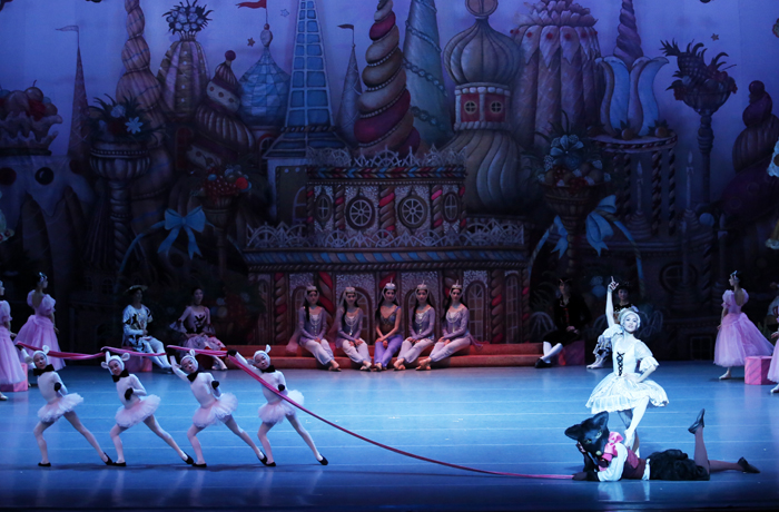 Scenes from Universal Ballet’s upcoming show 'The Nutcracker,' set to be performed at the Universal Arts Center in Gwangjin-gu in northeastern Seoul from December 19 to 31. 