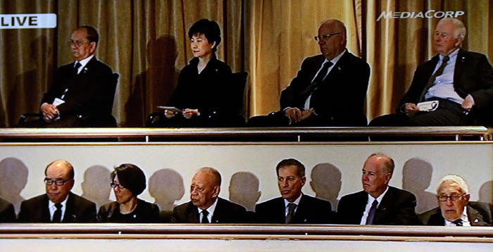 President Park Geun-hye (second from left, top row) attends the funeral for former Singaporean Prime Minister Lee Kuan Yew on March 29 at the University Cultural Center of the National University of Singapore. (captured image from a local Singaporean TV)