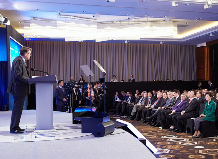 President Park Geun-hye attends the seventh World Policy Conference.