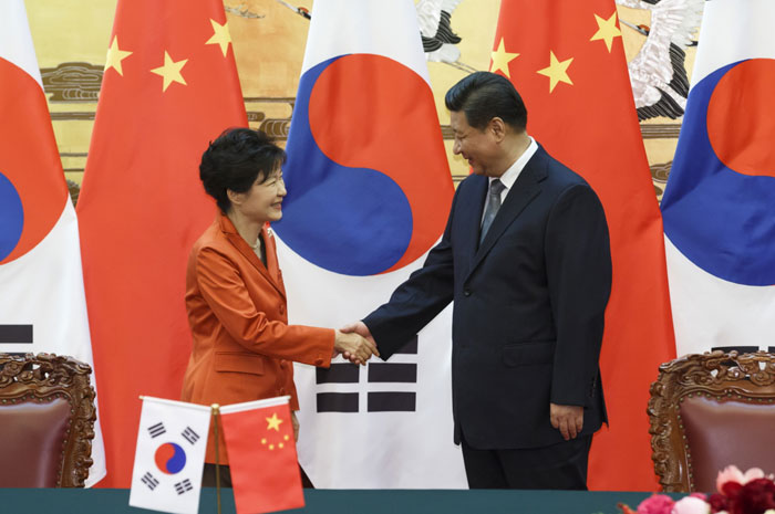Park Geun-hye will visit China early next month to attend its celebration of the 70th anniversary of the end of World War II. The above photo is from the Korea-China summit President Park held with Chinese President Xi Jinping in Seoul in November 2014.