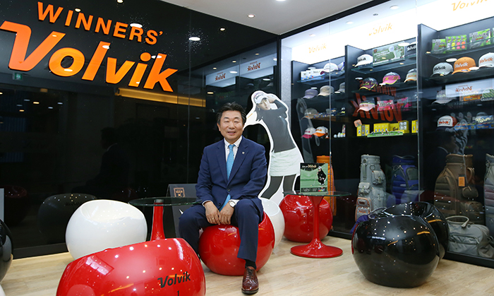 After providing LPGA winners with colored golf balls, Volvik President Moon Kyung-ahn dreams of becoming the top brand of golf-related products, including clubs.