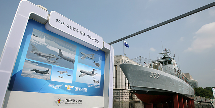  The '2015 Republic of Korea Armed Forces' photo exhibition is underway at the War Memorial of Korea in central Seoul to mark the 65th anniversary of the Korean War. 