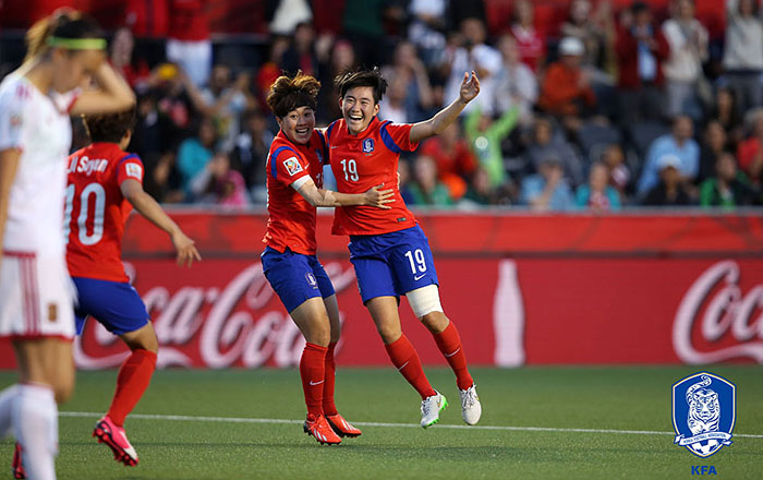 Kim Sooyun, No. 19, expresses her delight with her teammates after scoring the winning goal in the match against Spain on June 17 in Ottawa. It was the final group stage match in the 2015 FIFA Women’s World Cup Canada.