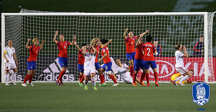 Korean players on the women’s national soccer team celebrate after beating Spain 2-1 on June 17 in Ottawa. It was the final group game for both teams in the 2015 FIFA Women’s World Cup Canada.