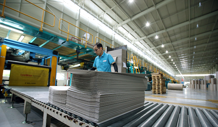 Won Chang Corrugated Packaging produces everything from three layered corrugated cardboard used to pack car engines to block liners for packing seafood. 