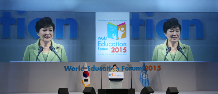 박근혜 대통령이 19일 인천 송도 켄벤시아에서 열린 ‘2015 세계교육포럼’ 개막식에서 교육의 중요성을 강조하고 있다. 