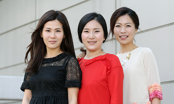 (From left) Shin Eun Ha, Yoon Ah Young and Kim Jin Ok are panelists starring on "On My Way To Meet You Now." (photo: Jeon Han) 