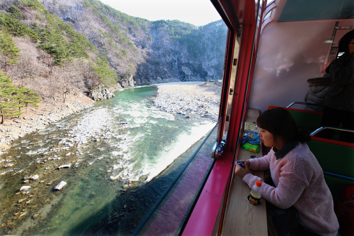On-off glass windows of V-train offer travelers open views of the picturesque landscape (photo: Yonhap News).