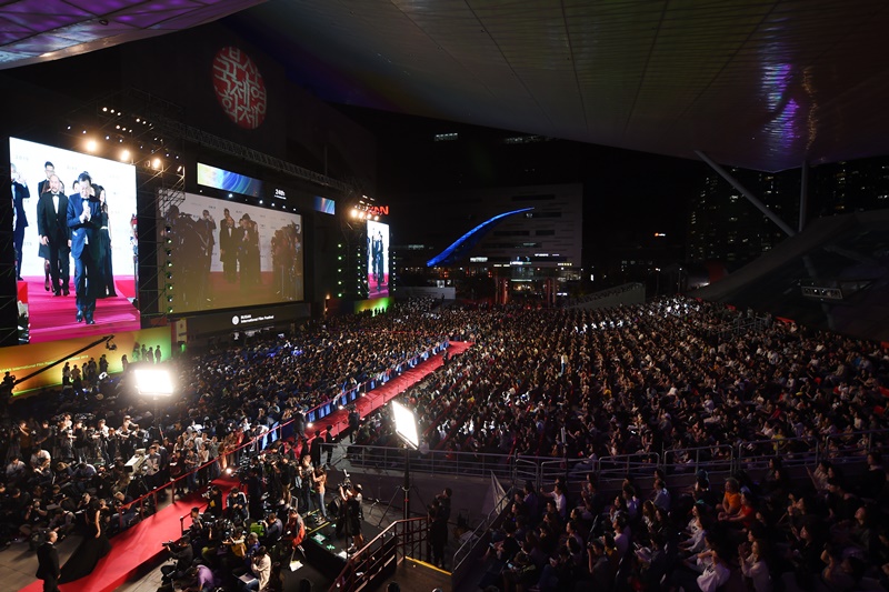 The opening ceremony for the 24th annual Busan International Film Festival is held on Oct. 3 at an outdoor theater of Busan Cinema Center. (Yonhap News)