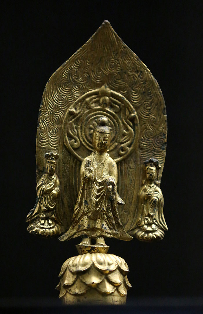 'Gilt-bronze Standing Buddha Triad Inscribed with Gyemi Year.' This sculpture is considered to hold significance for showing the trends and characteristics of the Buddhist sculpture art in the mid-6th century in Korea during the Three Kingdoms’ Period. (photo: Jeon Han)