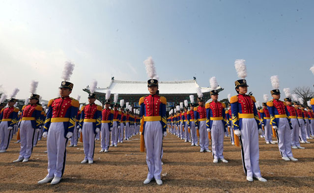 New cadets line up on the military training ground of the Korea Military Academy in Nowon District, northern Seoul, on February 22, after finishing five weeks of basic training (photo: Yonhap News). 