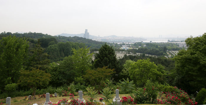 A view of the Hangang River as seen from the cemetery's first graveyard for generals.