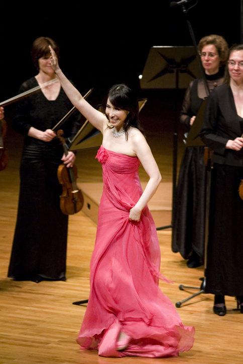 Soprano Shin Youngok will sing songs from her wide ranging repertoire, from movie soundtrack hits to folk songs and opera arias, at the Seoul Arts Center and at the Busan Cultural Center. 