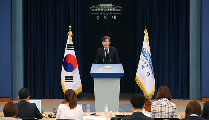 Senior presidential secretary for civil affairs Cho Kuk receives questions from journalists during the briefing at the Chunchugwan press center at Cheong Wa Dae on May 24.