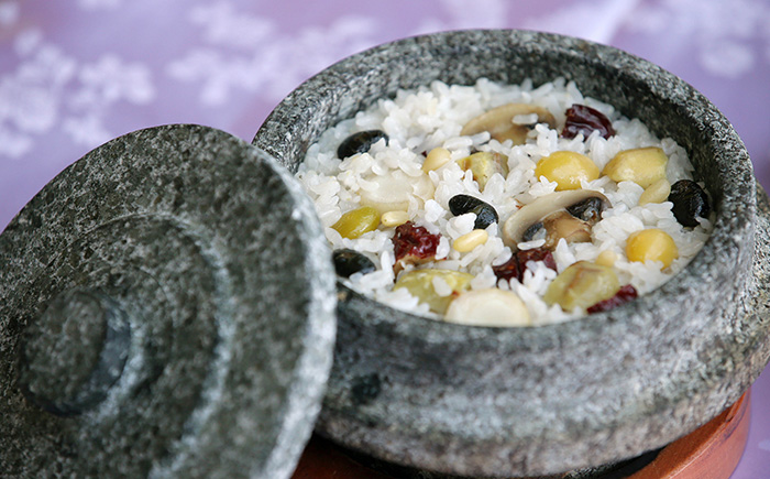 <i>Yeongyang dolsotbap</i>, or nourishing stone pot mixed rice, used to be regarded as a special menu item, only offered to special guests. The dish is very nutritious, as it's made from not only rice, but also jujubes, ginseng, chestnuts, pine nuts, mushrooms and beans. Rice cooked in a stone pot is also very tasty, and the stone pot helps to keep the rice warm for longer.
