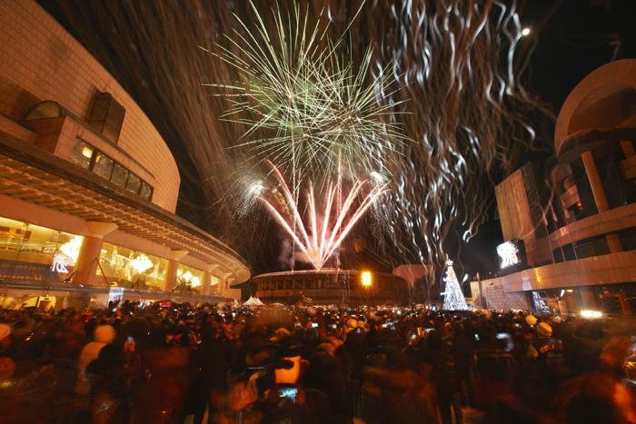 Fireworks will greet the New Year at the Seoul Arts Center. 
