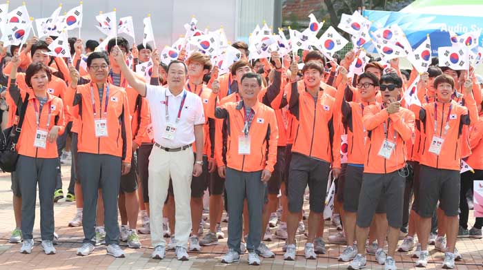 Korean athletes and officials march into the athletes' village at the 2015 Gwangju Summer Universiade during a ceremony to mark their admission.