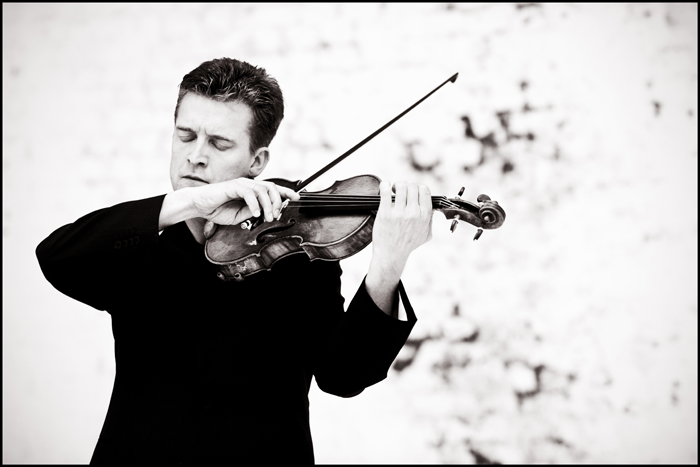 Violinist Christian Tetzlaff will perform Brahms's Violin Concerto in D major in Seoul with the Deutsche Kammerphilharmonie Bremen. 
