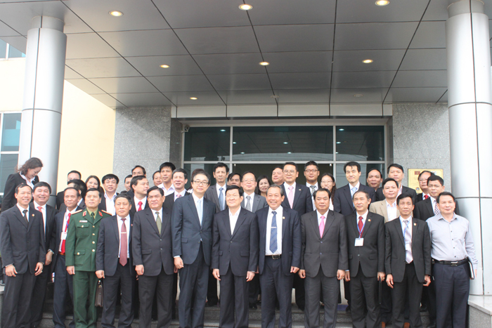 Government officials from both Vietnam and Korea, including Vietnamese President Truong Tan Sang (front row, middle), pose for a photo in front of the Judge Training School in Hanoi. 