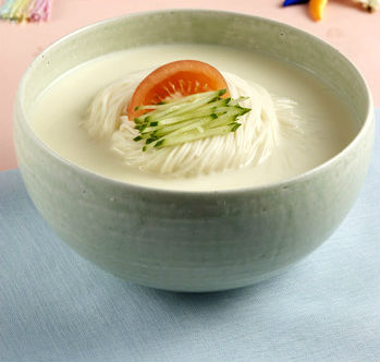 Kongguksu (photo courtesy of the Institute of Traditional Korean Food).