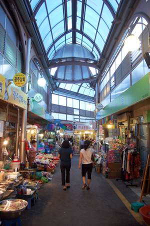 Tongin Market in Seoul is a popular destination for locals and tourists alike.