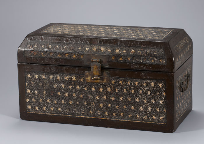 The mother-of-pearl Buddhist sutra box is from late Goryeo times.
