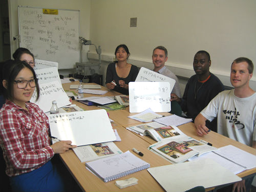 Students learn Korean at the London branch of the King Sejong Institute (photo courtesy of the International Korean Language Foundation)