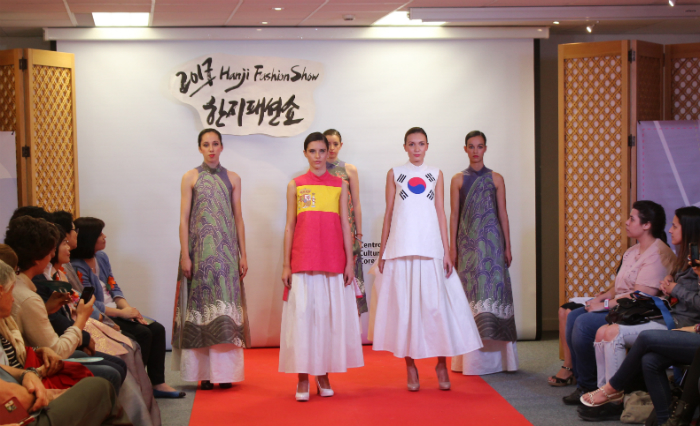 A fashion show presenting clothes made from traditional Hanji mulberry paper is held as part of the opening ceremony for the 2017 Korean Culture Festival, in Madrid on May 30.