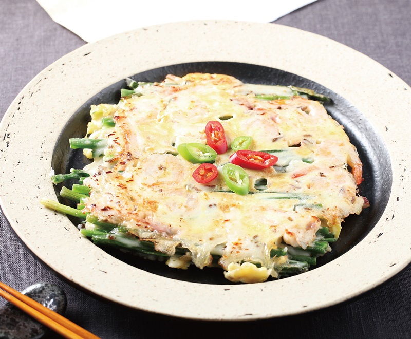 Seafood-scallion pancake made of grinded mealworm