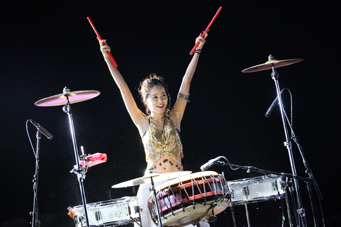 TAL's main percussionist Kim Mi-so shows off her powerful percussion skills (photo courtesy of SR Group).