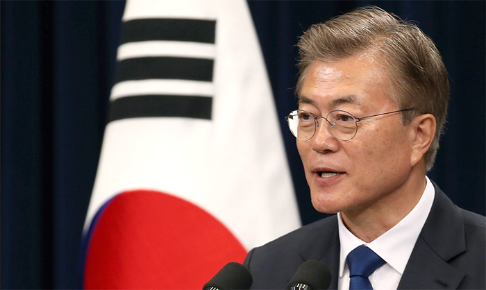 President Moon Jae-in announces his plans for managing state affairs in 2018 in his message to the nation on Jan. 1. (Korea.net DB)