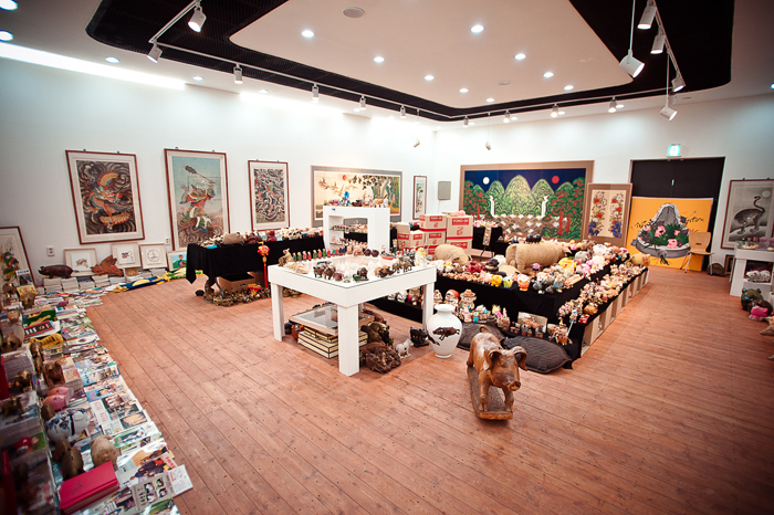 The Icheon Pig Museum houses a collection of about 5,000 pig-related items from 18 countries all around the world including pig miniatures, pig-shaped pottery, and artwork depicting pigs (photo courtesy of the Icheon Pig Museum).
