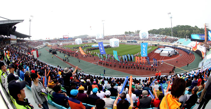 The 2015 Korea Sports for All Festival opens on May 15 at Icheon Stadium, Gyeonggi-do (Gyeonggi Province).