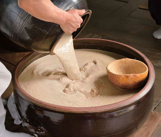 Making iyangju, a twice-fermented liquor