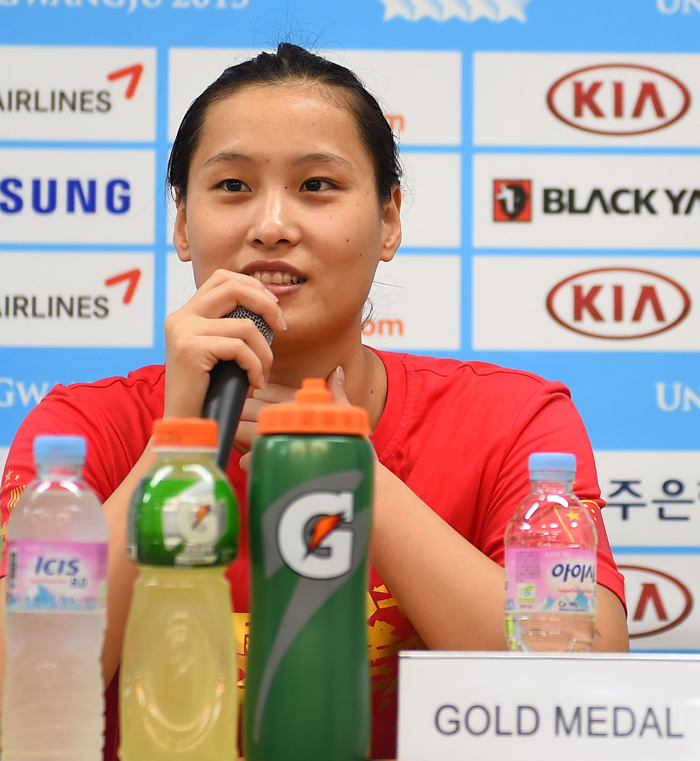  Lu Ying speaks during a press conference after winning her gold medal. 