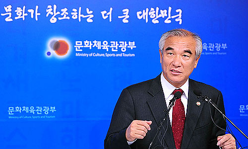 Culture Minister Choe Kwang-shik gives a briefing on Korea’s multi-faceted participation in the London Olympics 2012 