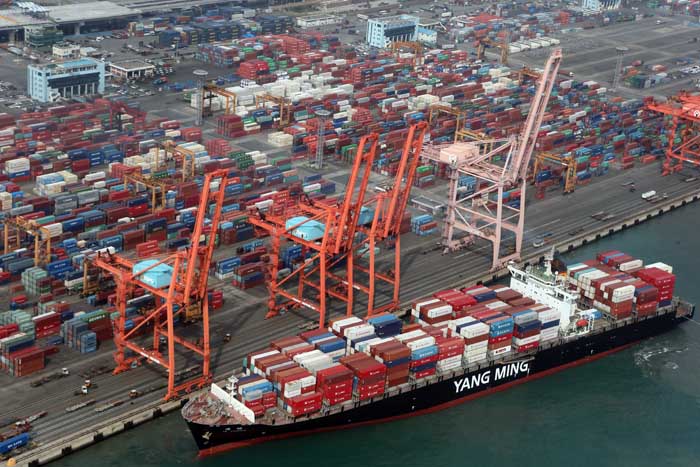  Korea's trade volume in the first quarter this year set a record of USD 270.8 billion. (photo: Yonhap News) 