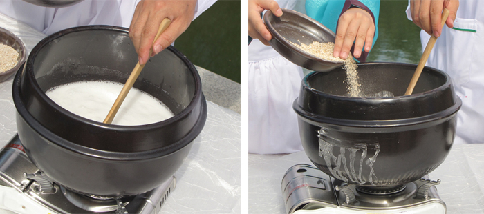 1. Boil it into a thick gruel. (left) 2. After cooling, add nuruk to the gruel.
