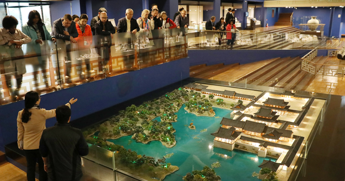 Foreign ambassadors in Korea and their families on April 26 are briefed on a Silla palace and the artificial lake Wolji during their visit to the Gyeongju National Museum in Gyeongju, Gyeongsangbuk-do Province.