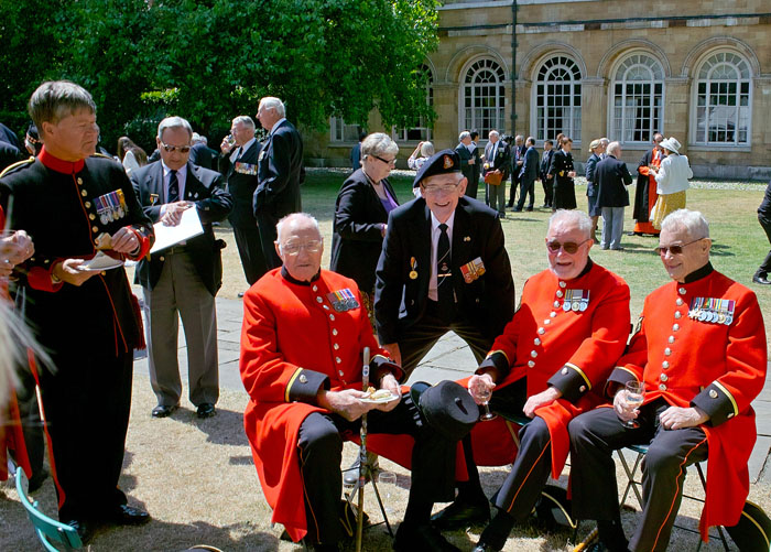 War veterans pose for a picture (photo courtesy of KCCUK).