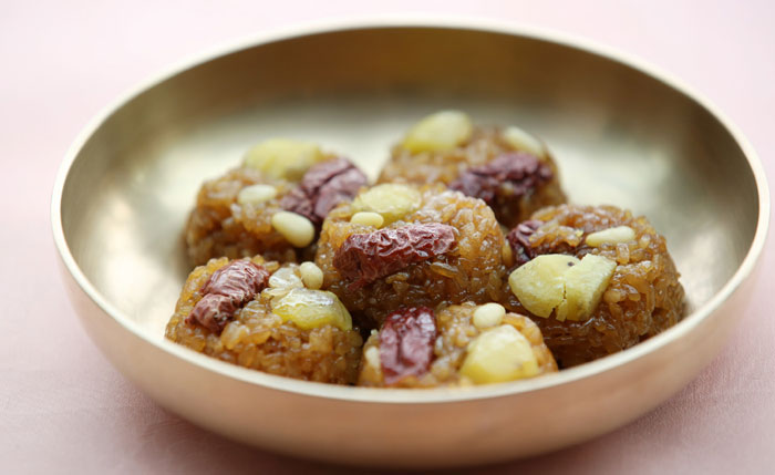 <i>Yaksik</i> cuisine is usually eaten on the Jeongwol Daeboreum, the first full moon of the Lunar New Year. It's made with healthy ingredients, such as chestnuts, jujubes, pine nuts and honey. Many people make it for Seollal Lunar New Year's Day and other banquet days. <i>Yaksik</i> takes time and effort to make, as it's made from natural ingredients and is steamed twice.