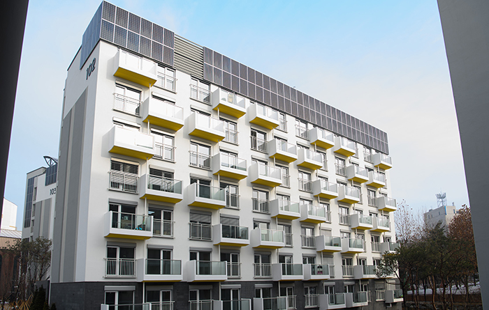 Located in Nowon-gu District, the Nowon Energy Zero Houses complex is the first zero-energy housing complex in Korea. A total of 121 families, including newly weds and seniors, have moved in there.