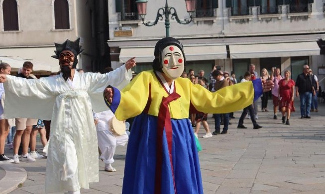 🎧 Traditional mask dance to debut at world top 3 festival Venice Carnival
