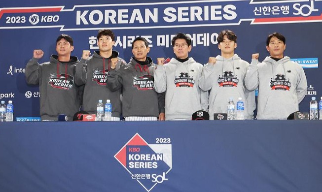 Teams in baseball's Korean Series hold media day