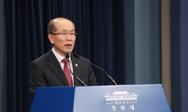 Korea conditionally suspends termination of military pact with Japan