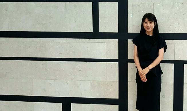 Installation artist Kang Eun-hye visits Korean Embassy in Jakarta to promote work