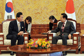 oct_Korea-Japan-Summit.jpg