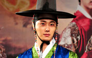 Jung Il-woo close to becoming the ‘Man of Asia’