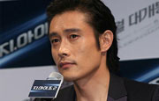 Lee Byung-hun pulls through busy schedules despite back...